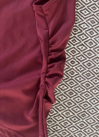 Top bordeaux decote assimétrico tam. XXS