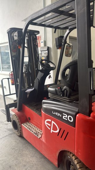 Carretilla elevadora EP 2000kg Litio matriculada