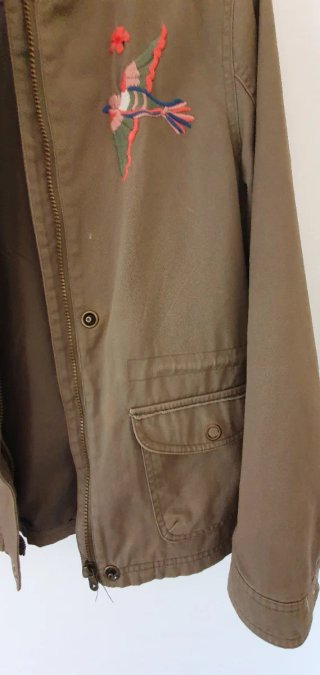 Chaqueta Brotes verde con bordado ave