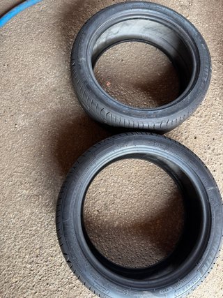 Dos Neumáticos Michelin 205/45 R 17