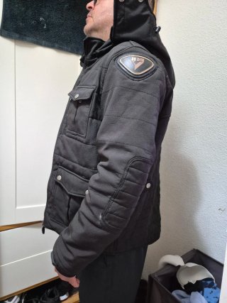 Chaqueta de moto con protecciones
