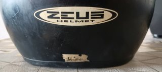 Casco modular negro con gafas