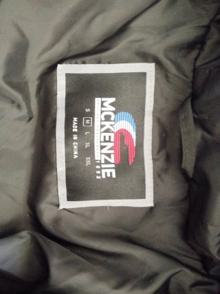 Chaqueta Parka McKenzie Negra con Capucha