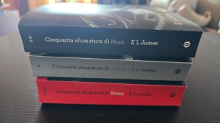 3 libri: 50 sfumature di grigio, nero e rosso