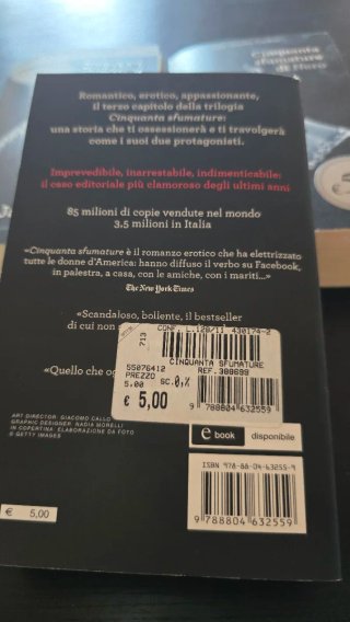 3 libri: 50 sfumature di grigio, nero e rosso