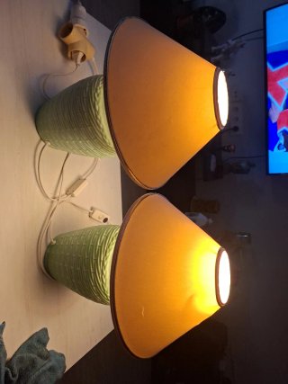 Lámparas de cerámica verdes con bombillas alexa
