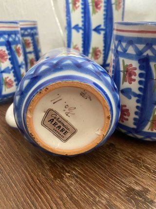 Vajilla de jarra y tazas cerámica árabe Granada