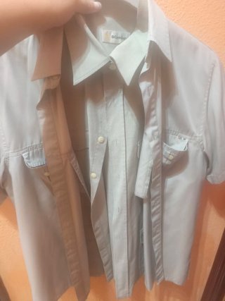Camisa El Corte Inglés Beige Hombre. 4€ cada una