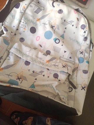 Mochila Multicolor con Diseño Geométrico