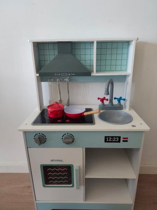 Cocinita de madera. Regalo cesta de complementos