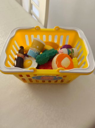 Cocinita de madera. Regalo cesta de complementos