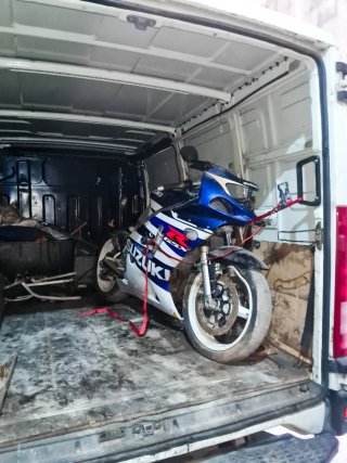 Suzuki GSX-R 600 K3 Roja y Blanca