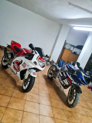 Suzuki GSX-R 600 K3 Roja y Blanca