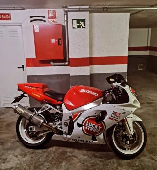 Suzuki GSX-R 600 K3 Roja y Blanca