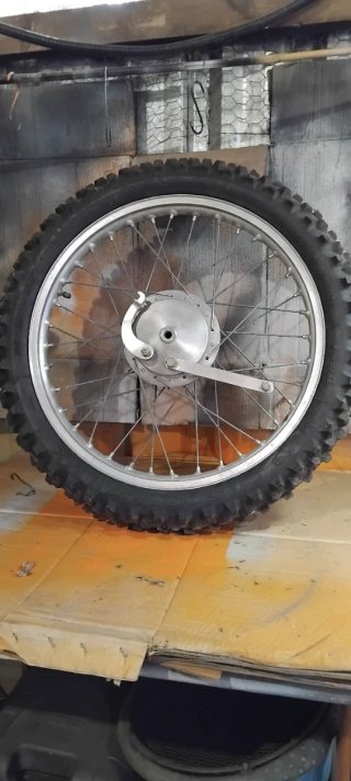 Rueda de moto con freno de tambor
