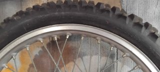 Rueda de moto con freno de tambor