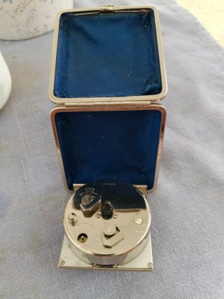 Reloj despertador Deluxe antiguo de viaje