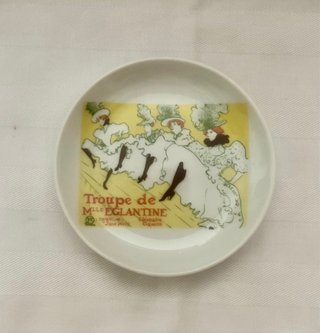 * Plato de porcelana Troupe de Mille Eglantine