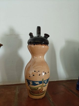 Botijo de cerámica con diseño marinero