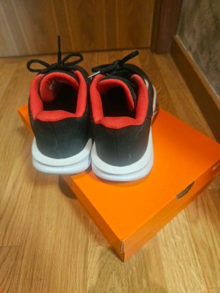 Nike Deportivas Negras y Rojas