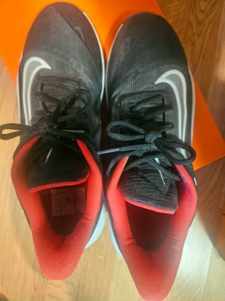 Nike Deportivas Negras y Rojas
