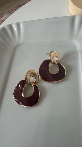 Orecchini pendenti bordeaux e oro geometrici
