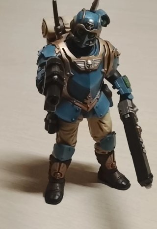 Figura Joytoy Warhammer 40k Astra Militarum 1/18