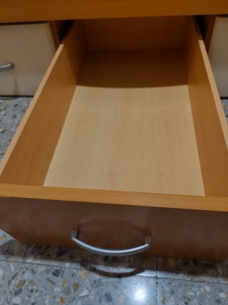 Estructura de cama de madera con 4 cajones