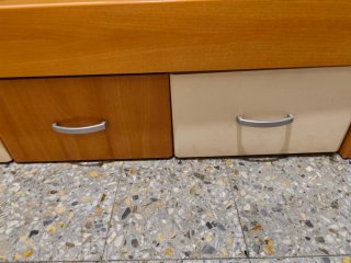 Estructura de cama de madera con 4 cajones