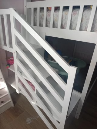 Cama infantil con tobogán y escaleras