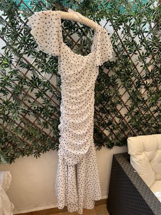 Vestido de lunares blanco y negro