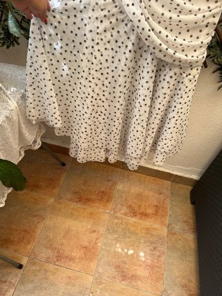 Vestido de lunares blanco y negro