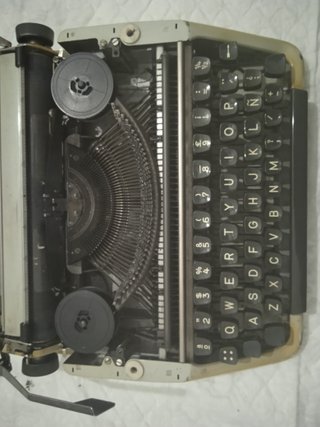 Máquina de escribir Olympia Splendid 33