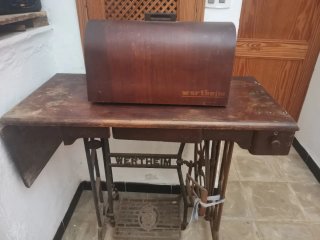 Máquina de coser antigua Wertheim