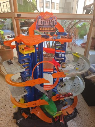 Hot Wheels Ultimate Garage incl coches