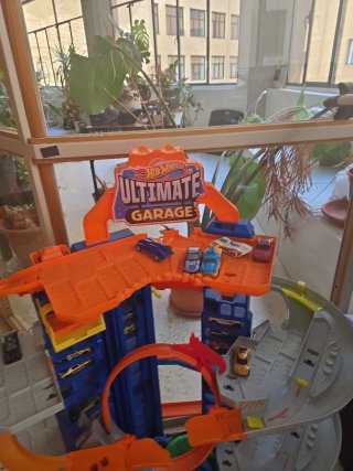 Hot Wheels Ultimate Garage incl coches