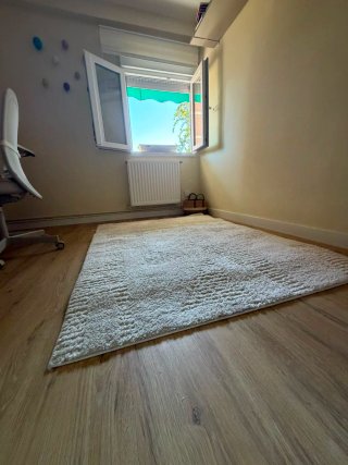 Alfombra beige estilo moderno