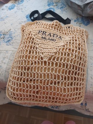 Bolso de playa Prada beige