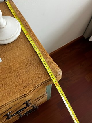 Cómoda de madera con cajones
