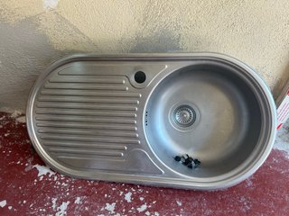 Fregadero de aluminio plateado