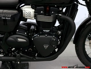 TRIUMPH BONNEVILLE T100 BLACK -A2-