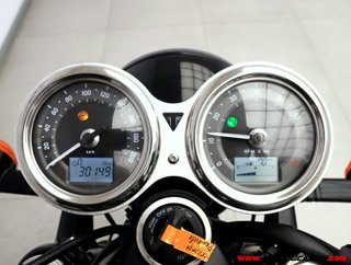 TRIUMPH BONNEVILLE T100 BLACK -A2-