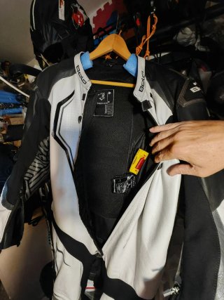 Traje de moto Bela