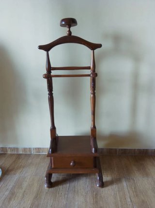 Perchero de madera con cajón