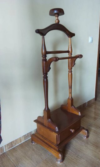 Perchero de madera con cajón