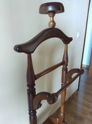 Perchero de madera con cajón