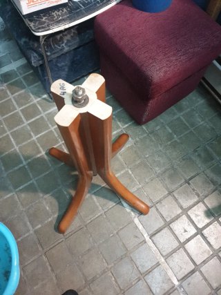 Pata central de mesa de madera