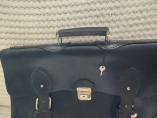 Maletín de cuero vintage negro