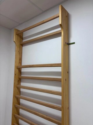 Espaldera de madera para rehabilitación