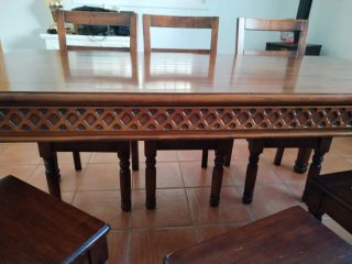 Mesa de comedor y 6 sillas de madera